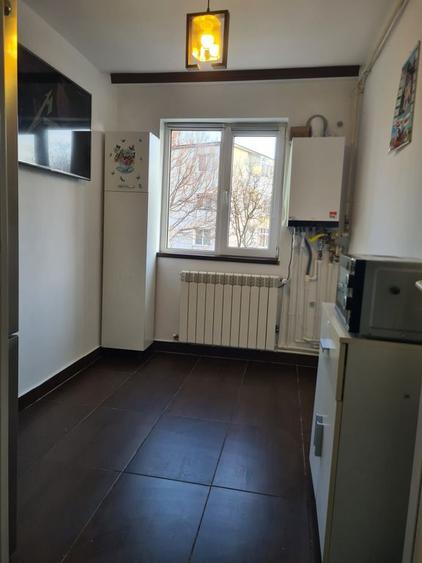 Apartament cu 4 camere semidecomandat, mobilat în Inel II