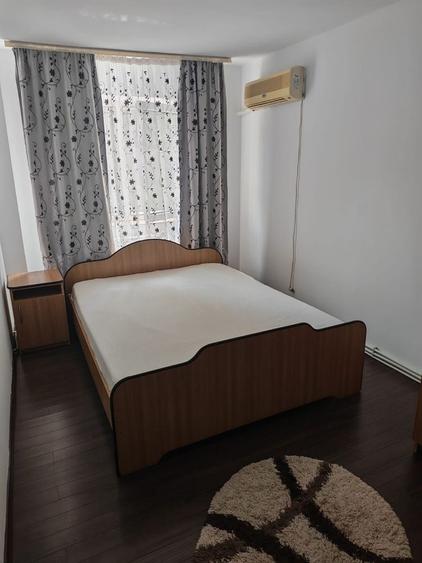 Apartament cu 3 camere decomandat în Exterior Vest
