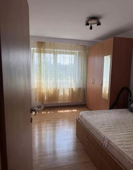 apartament cu doua camere, decomandat, cu acces facil la metrou Favorit - 4