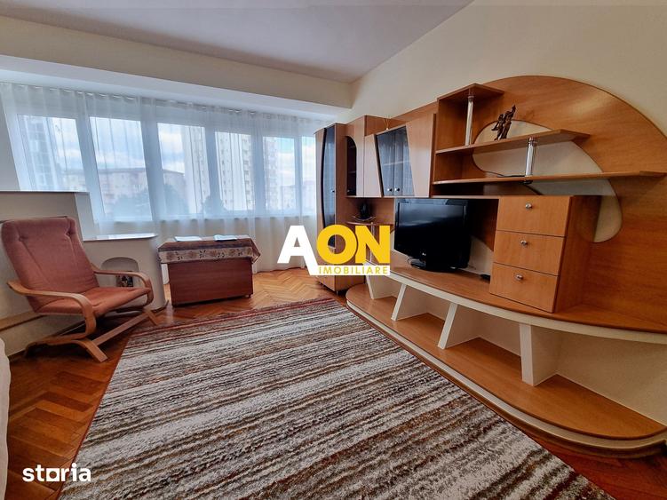 Apartament cu 3 camere decomandat în Cetate