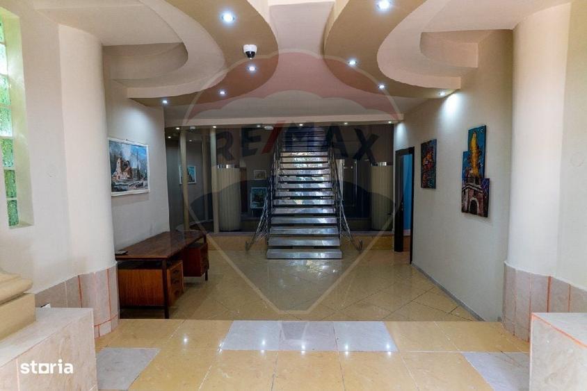 Spațiu comercial, de 700 mp, în Batiz