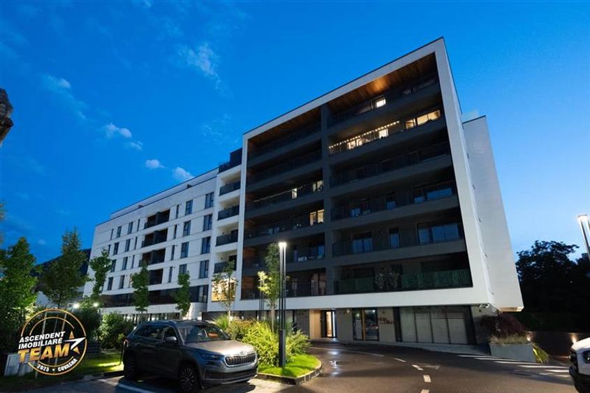 Apartament cu 4 camere decomandat în Central