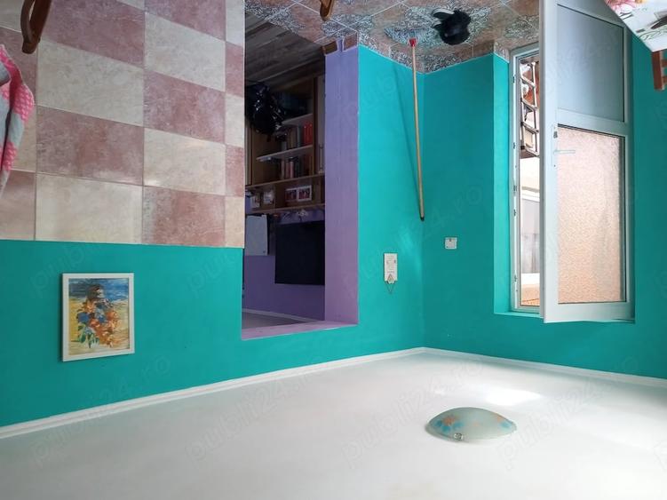 Casă cu 2 camere cu Teren 2400 Mp în Războieni