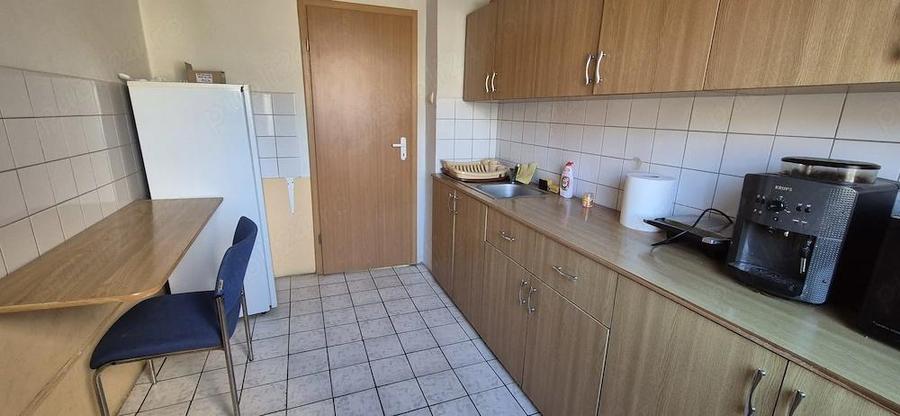 Apartament cu 3 camere semidecomandat în Govândari