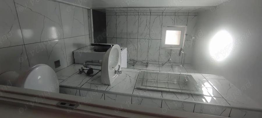 Apartament cu 2 camere semidecomandat în Moroasa 1
