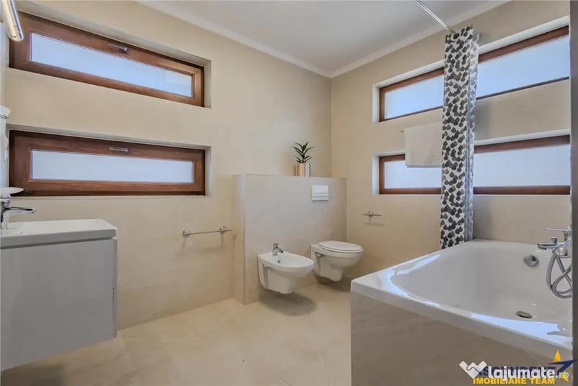 Casă cu 4 camere cu Teren 333 Mp în Noua