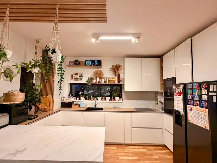 Duplex cu 5 camere cu Teren 248 Mp în Cristian