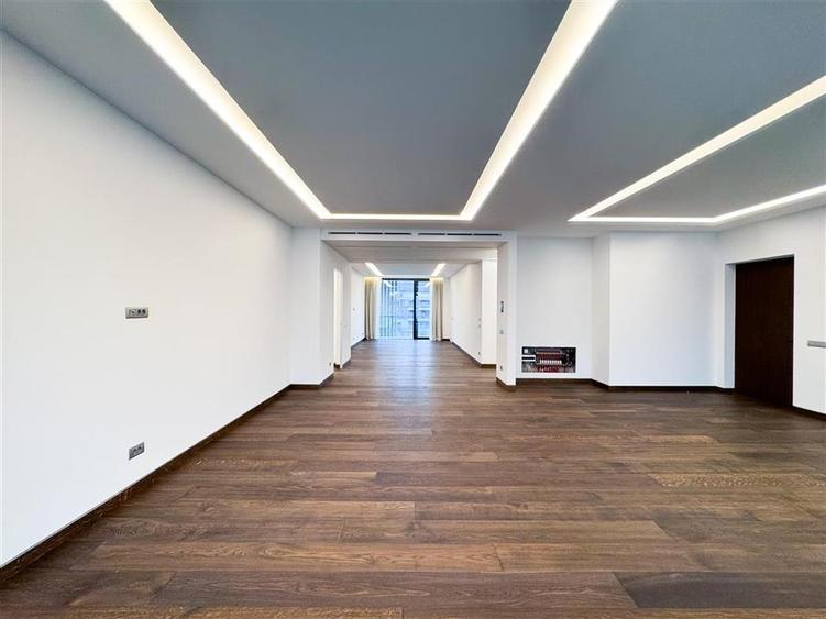 Apartament cu 5 camere decomandat, mobilat în Kiseleff