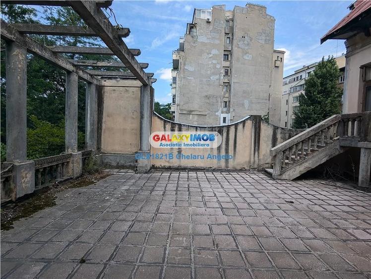 Casă cu 10 camere cu Teren 1760 Mp în Cișmigiu
