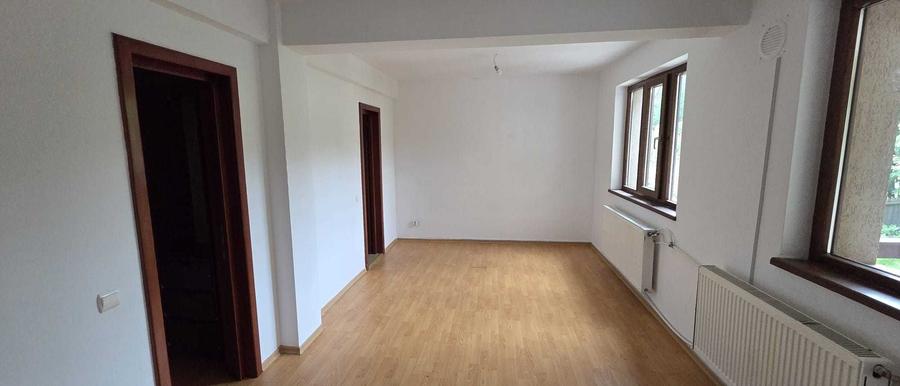 Casă cu 4 camere decomandat în Bucium