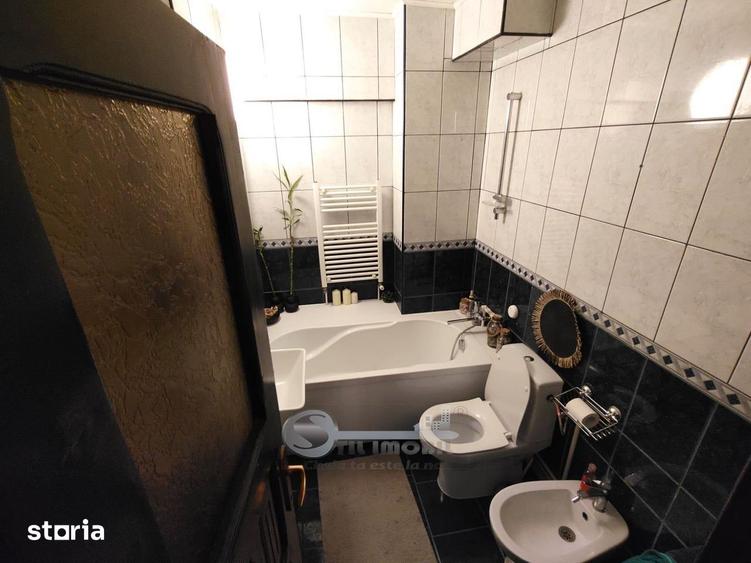 Apartament cu 4 camere decomandat în Podu Roș