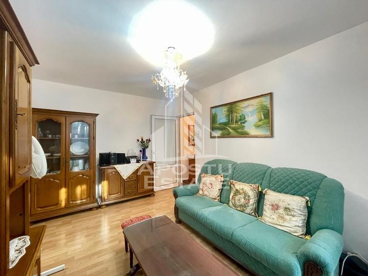 Apartament cu 2 camere semidecomandat, mobilat în Aurel Vlaicu
