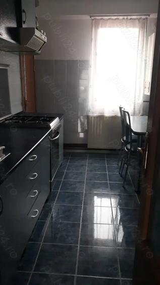 Apartament cu 3 camere decomandat în Tudor