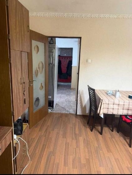 Apartament cu 3 camere semidecomandat în Micro 3