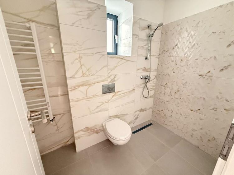 Apartament cu 3 camere semidecomandat în Unirii