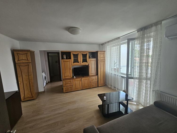 Apartament cu 2 camere semidecomandat, mobilat în Central