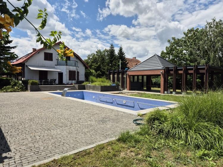 Casă individuală cu 6 camere cu Piscina în Bolintin-Deal