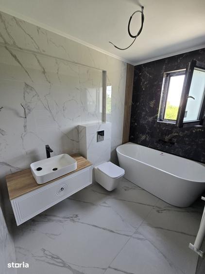 Casă cu 5 camere cu Teren 378 Mp în Corbeanca