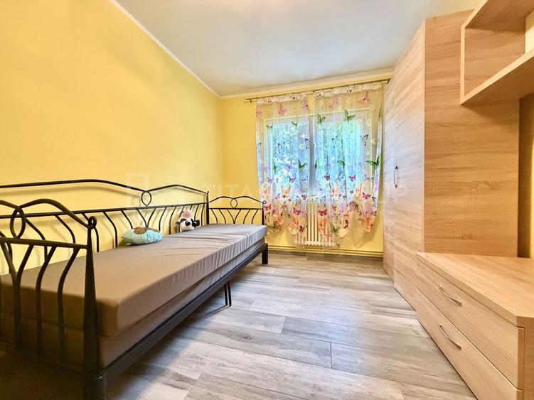 Apartament cu 3 camere semidecomandat în Tractorul