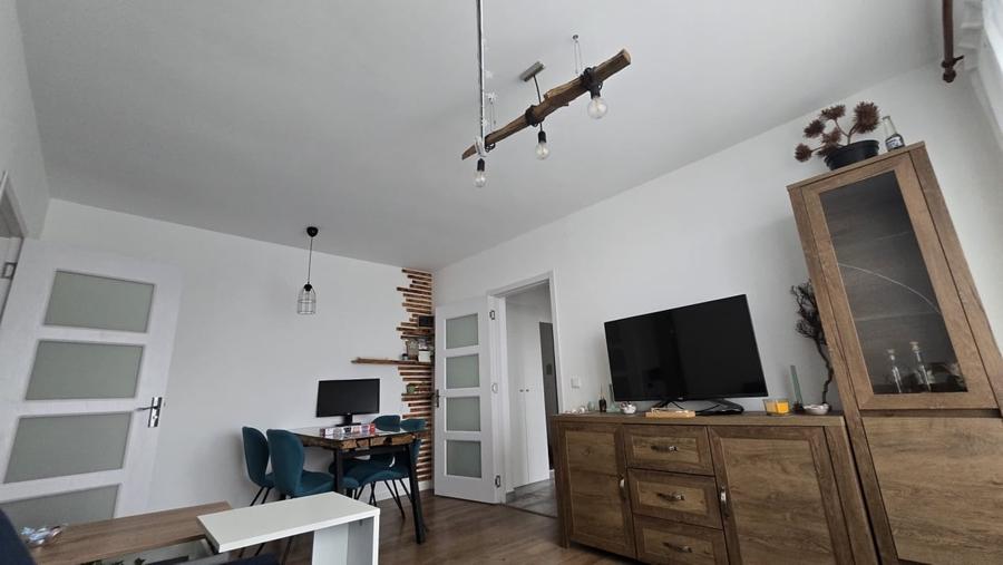 Apartament cu 2 camere semidecomandat, mobilat în Săsar