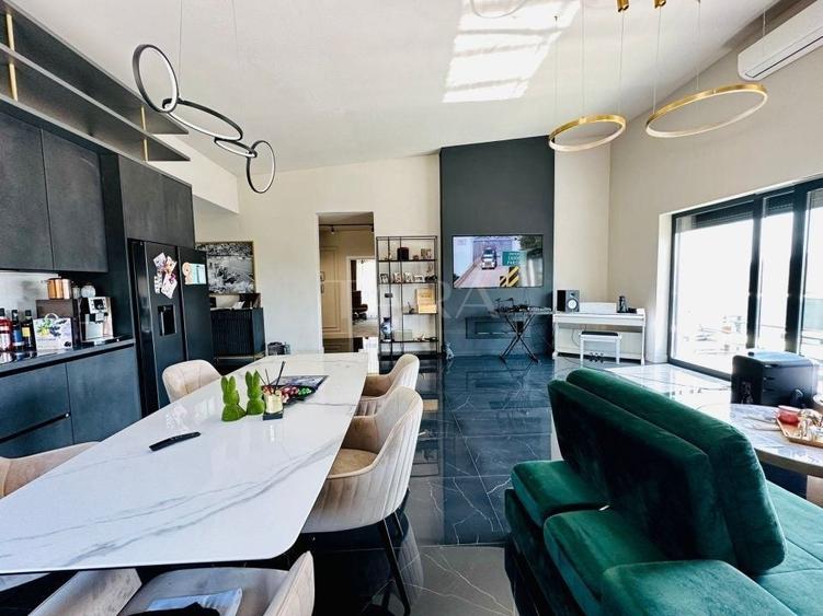 Duplex cu 4 camere cu Canalizare în Grigorescu