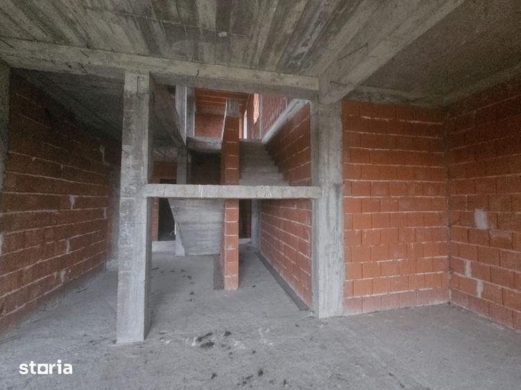 Casă cu 3 camere cu Teren 500 Mp în Roșiori
