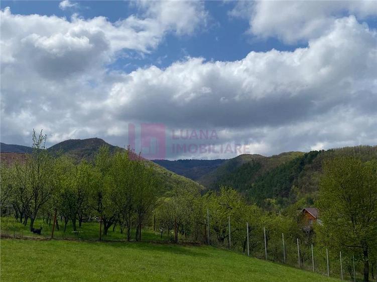 Teren Construcții intravilan de 1050 mp, în Sadu