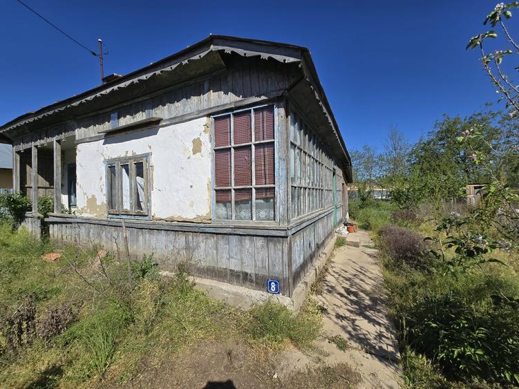 Casă cu 2 camere cu Teren 1100 Mp în Însurăței