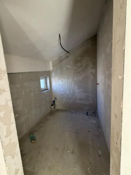Duplex cu 5 camere cu Canalizare în Iris