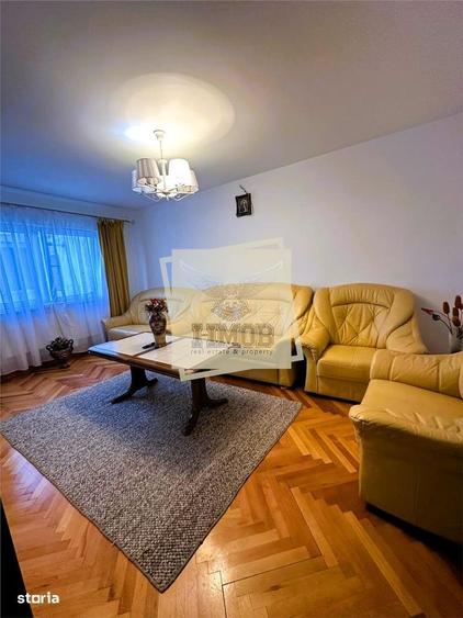 Apartament cu 4 camere decomandat, mobilat în Valea Aurie