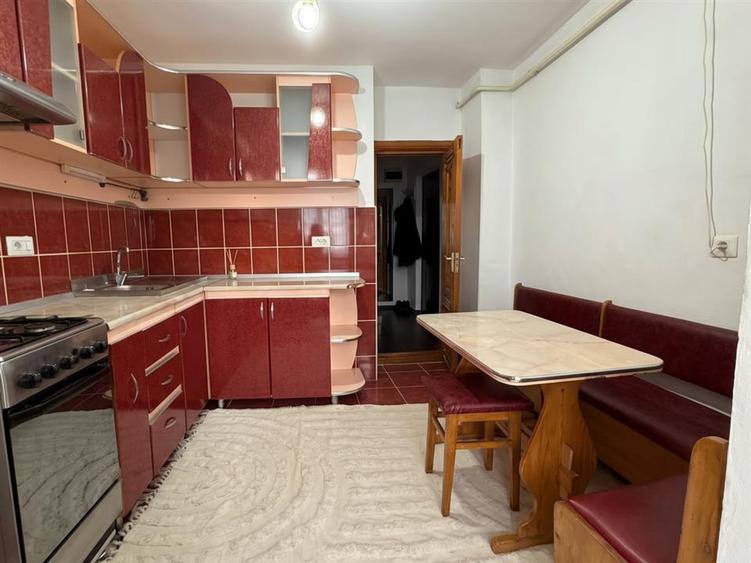Apartament cu 3 camere decomandat, mobilat în Obcini