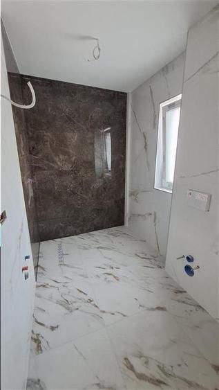 Casă individuală cu 4 camere cu Canalizare în Valea Lupului