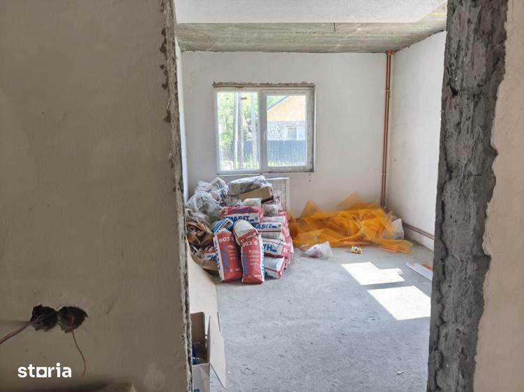 Casă cu 5 camere cu Teren 1100 Mp în Ernei