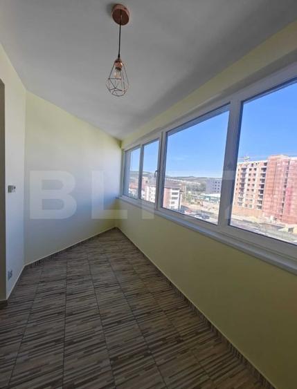Apartament cu 3 camere semidecomandat, mobilat în Florești