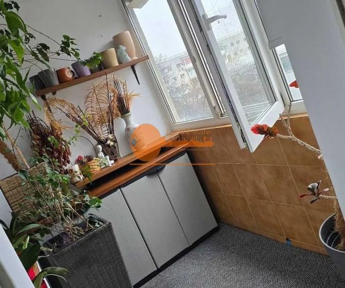 Apartament cu 4 camere semidecomandat în Gorjului