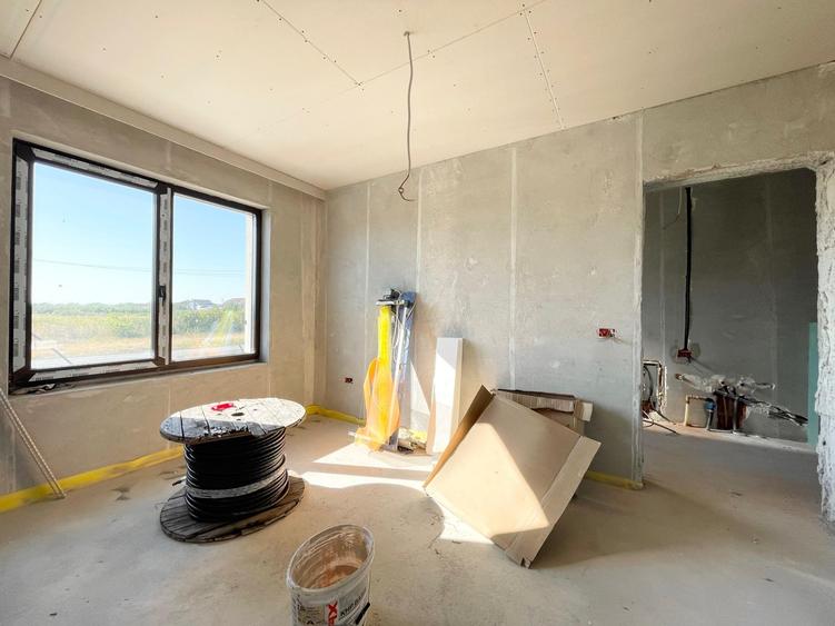 Duplex cu 5 camere cu Canalizare în Moșnița Nouă