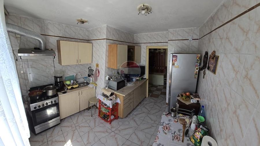 Apartament cu 3 camere decomandat în Brâncoveanu