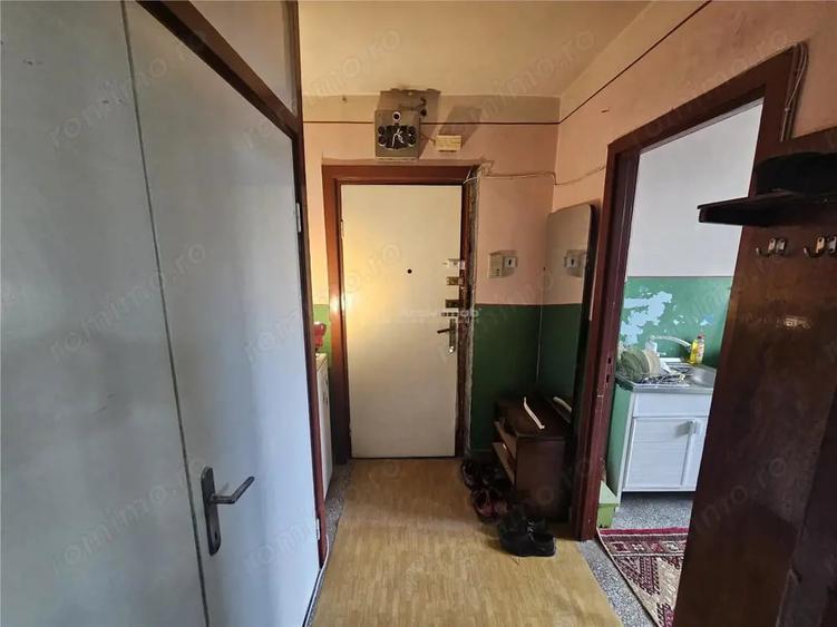 Apartament cu 2 camere semidecomandat în Micro I