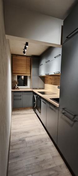 Apartament cu 3 camere semidecomandat în Romanilor
