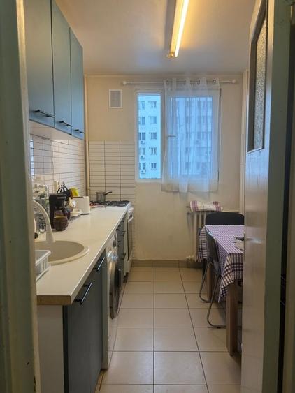 Apartament cu 3 camere semidecomandat în Dristor