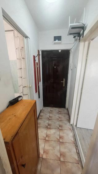 Garsonieră decomandată în Est