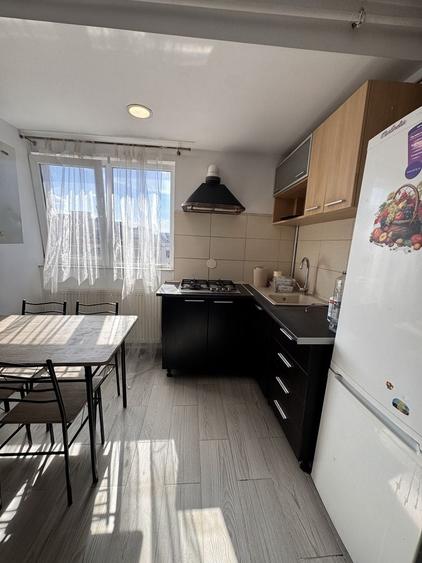 Apartament cu 3 camere decomandat în Exterior Vest