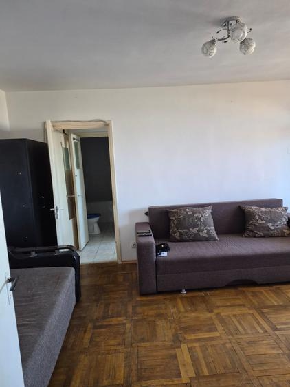 Apartament cu 2 camere semidecomandat în Berceni