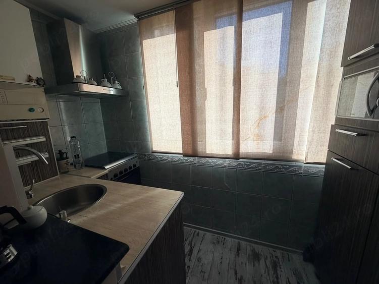 Apartament cu 3 camere decomandat în Soarelui