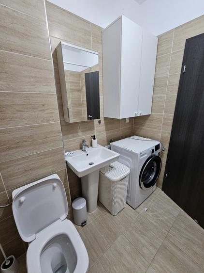 Apartament cu 3 camere semidecomandat în Drumul Taberei