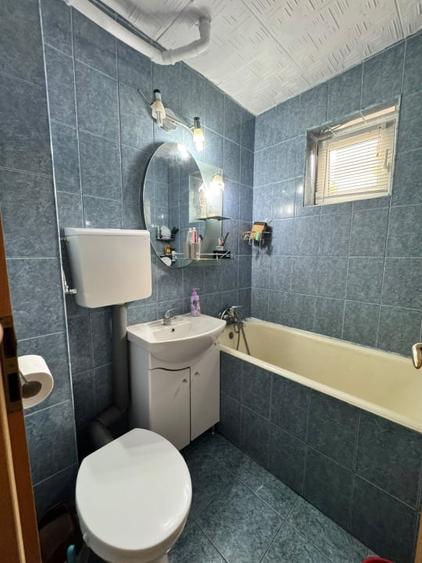 Apartament cu 3 camere semidecomandat, mobilat în Săsar