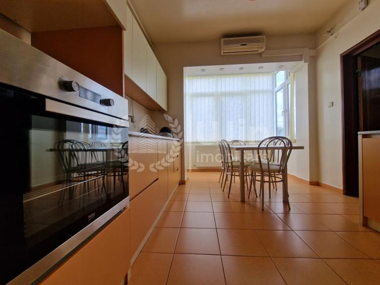 Apartament cu 3 camere decomandat, mobilat în Central