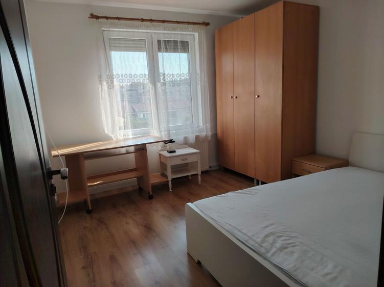 Apartament cu 4 camere semidecomandat în Rogerius