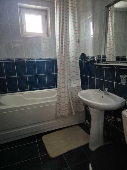Apartament cu 3 camere decomandat în Șcheia