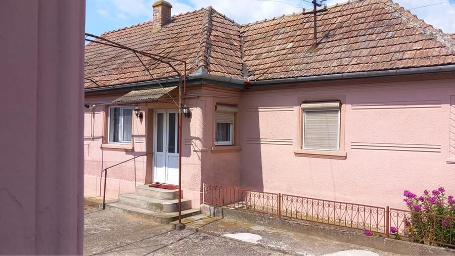 Casă cu 4 camere în Bucerdea Grânoasă
